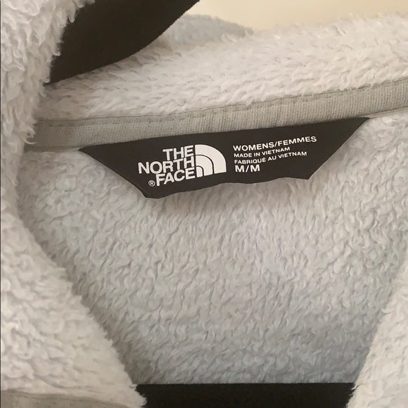 North face fuzzy jacket - Picture 3 of 4